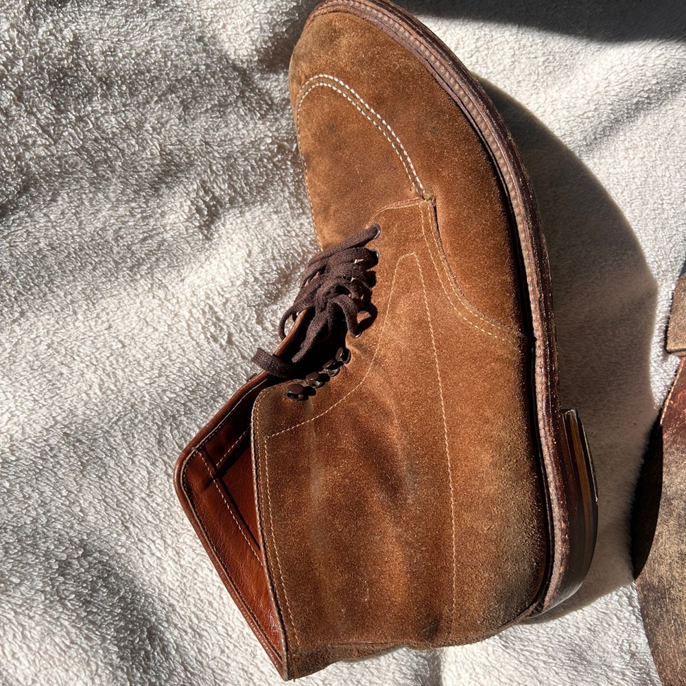 Amazing vintage vibe Alden Snuff Suede Indy Boots